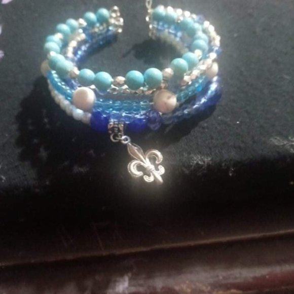 Memory wire cuff bracelet - Picture 3 of 4